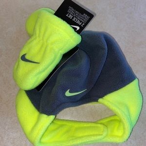 Brand new infant Nike hat and glove set